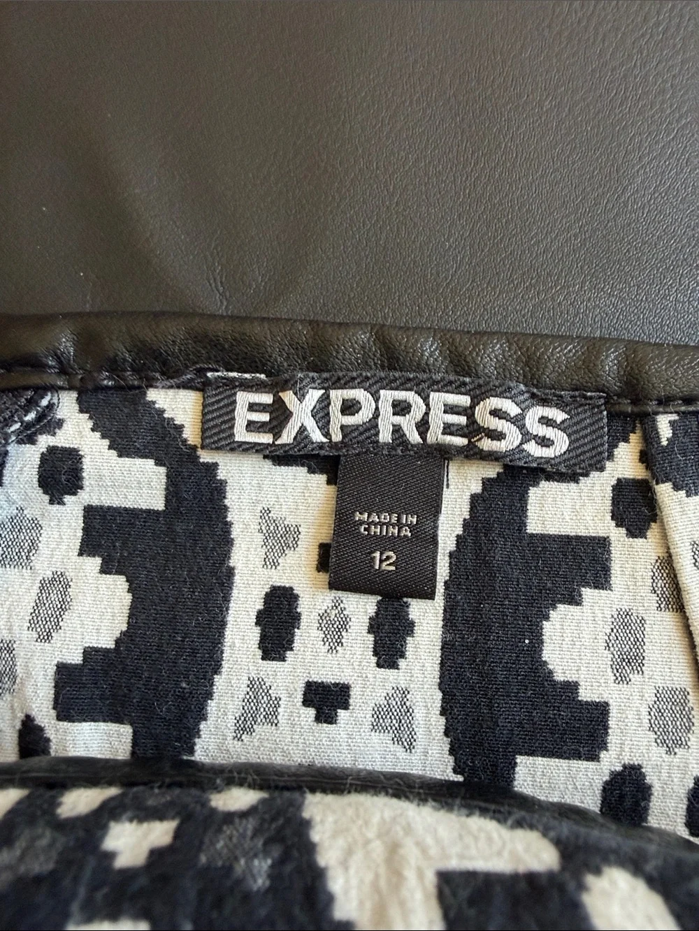 Express Black Cream Geometric Wrap Mini Skirt Faux Leather Trim Size 12 Like New